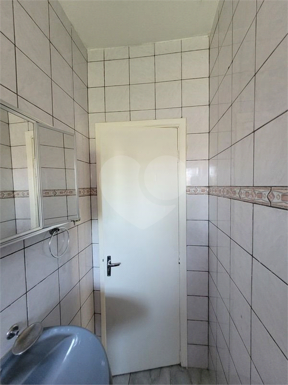 Casa pra locação com 2 dormitórios e 2 vagas no Tremembé