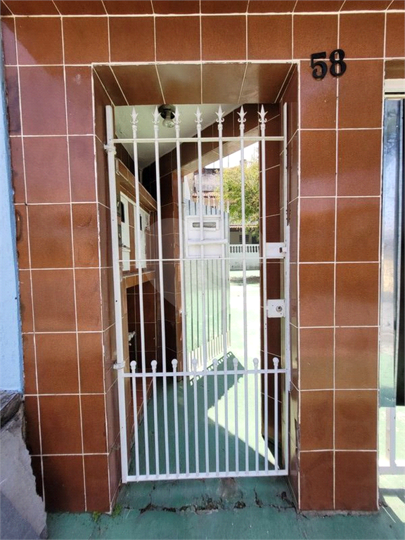 Casa pra locação com 2 dormitórios e 2 vagas no Tremembé