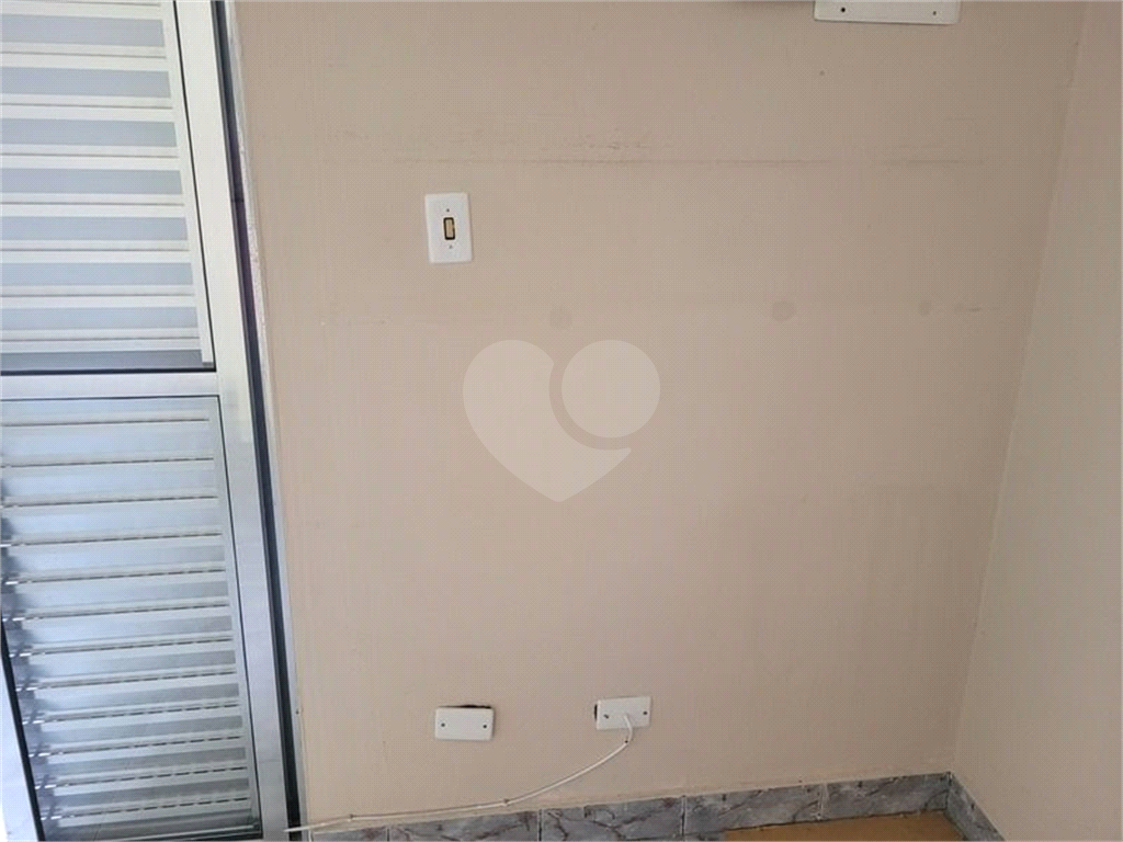 Casa pra locação com 2 dormitórios e 2 vagas no Tremembé