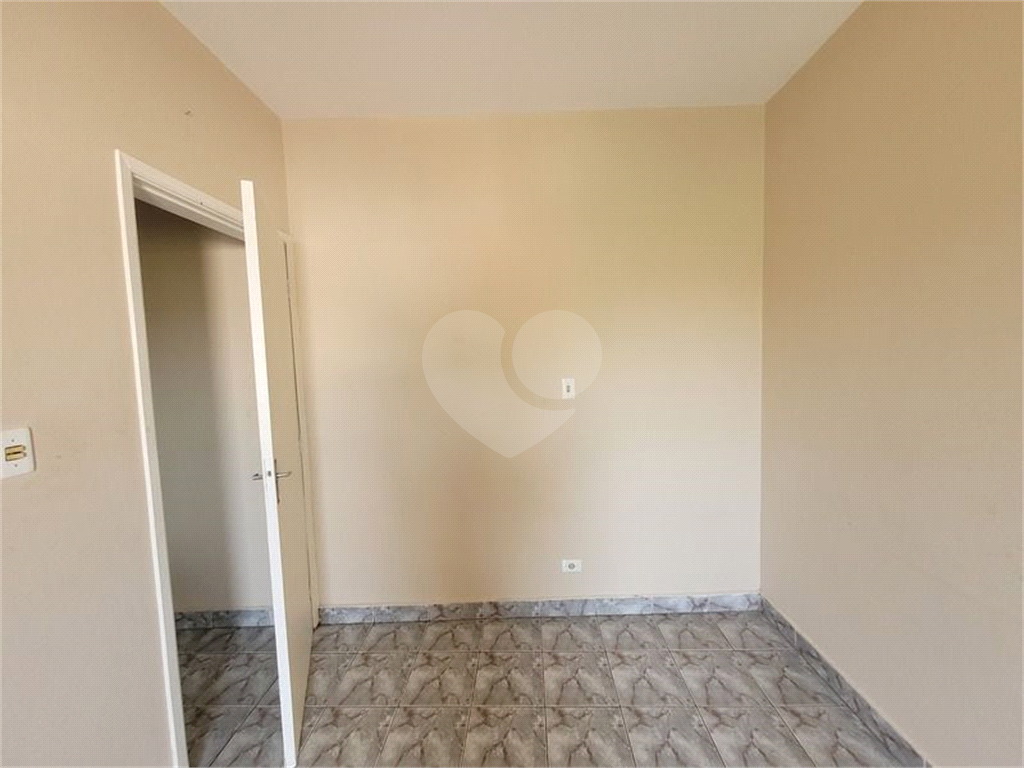 Casa pra locação com 2 dormitórios e 2 vagas no Tremembé