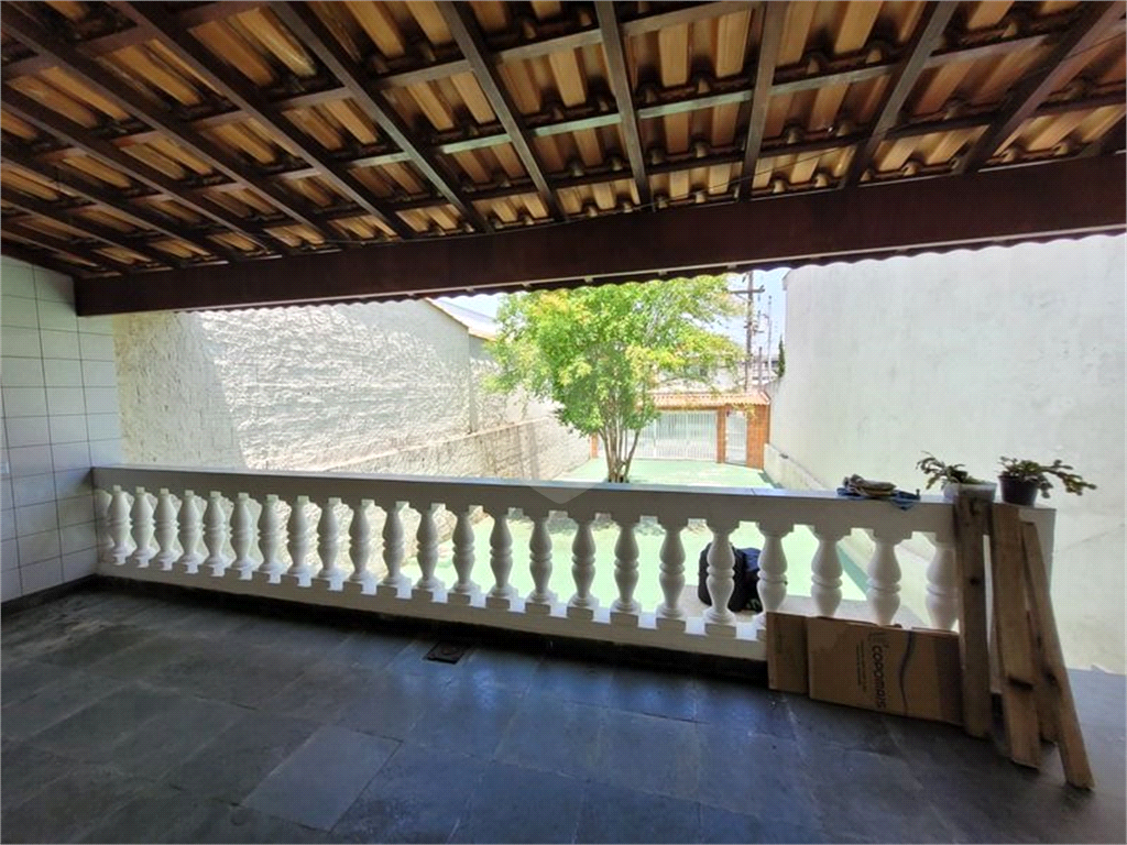 Casa pra locação com 2 dormitórios e 2 vagas no Tremembé