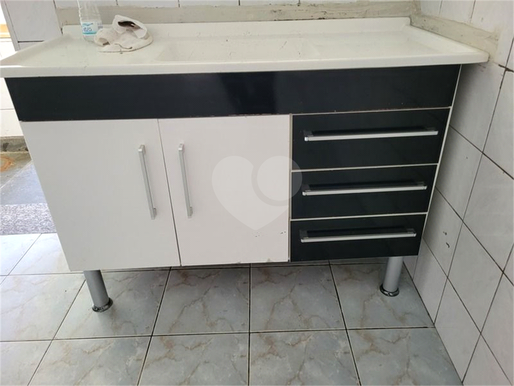 Casa pra locação com 2 dormitórios e 2 vagas no Tremembé