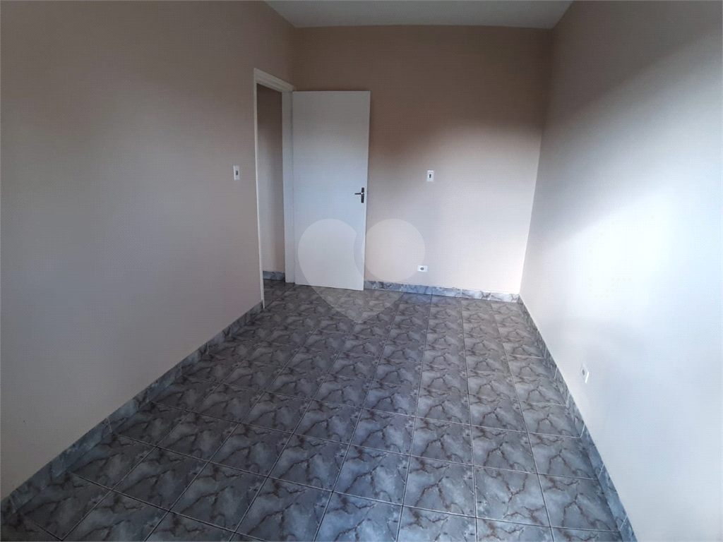 Casa pra locação com 2 dormitórios e 2 vagas no Tremembé