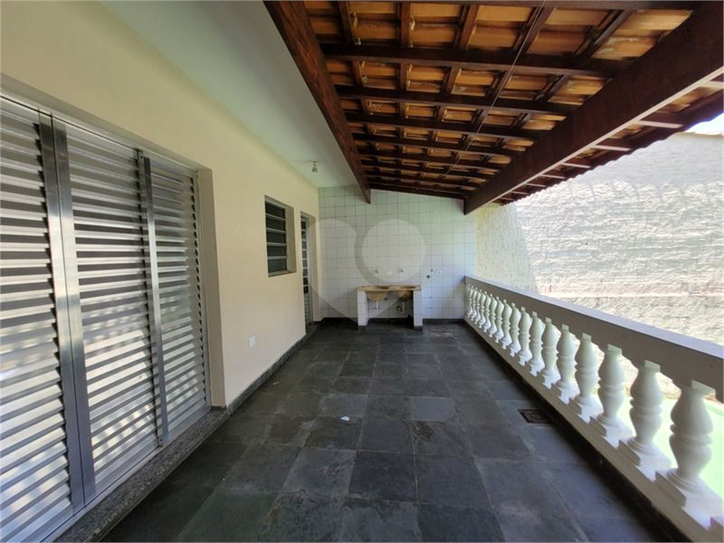 Casa pra locação com 2 dormitórios e 2 vagas no Tremembé