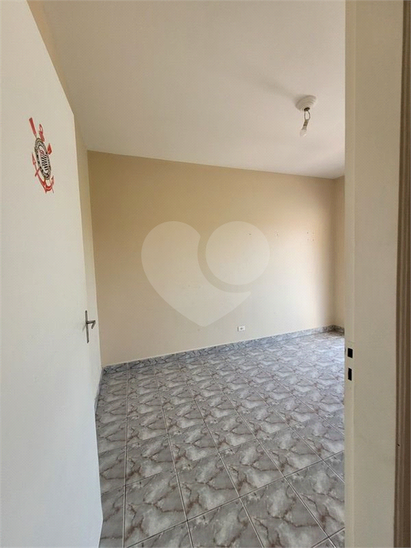 Casa pra locação com 2 dormitórios e 2 vagas no Tremembé