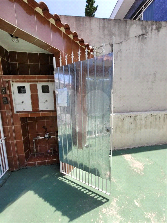 Casa pra locação com 2 dormitórios e 2 vagas no Tremembé