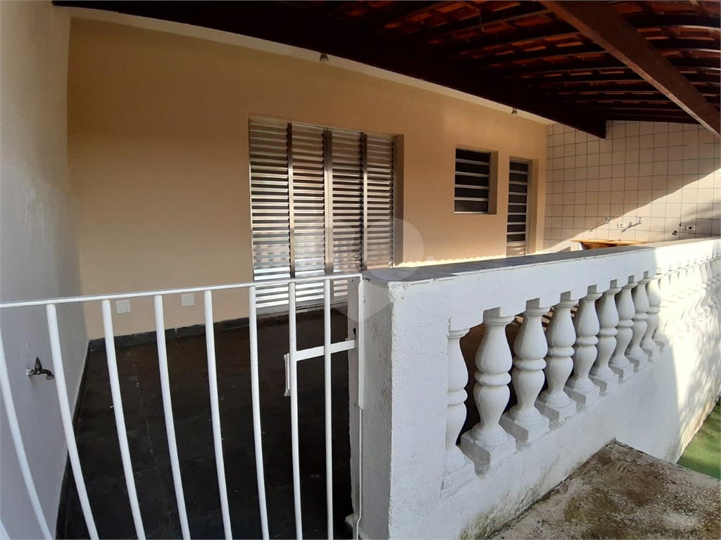 Casa pra locação com 2 dormitórios e 2 vagas no Tremembé