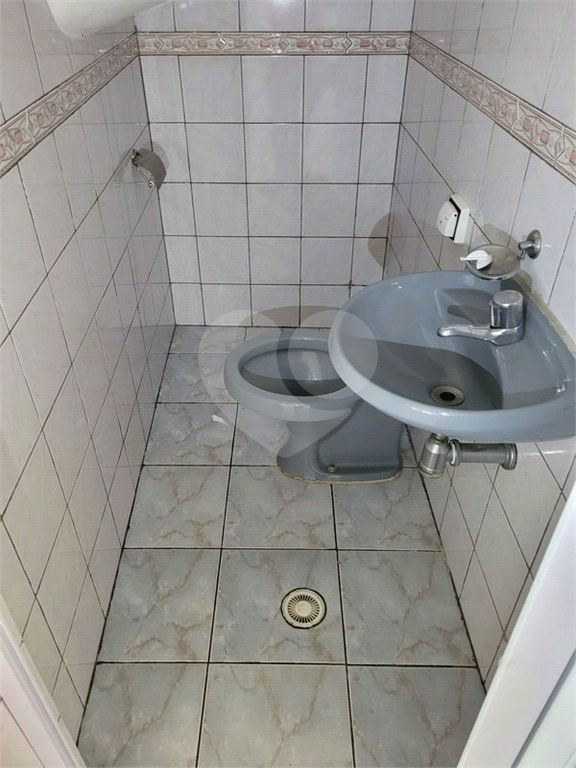 Casa pra locação com 2 dormitórios e 2 vagas no Tremembé