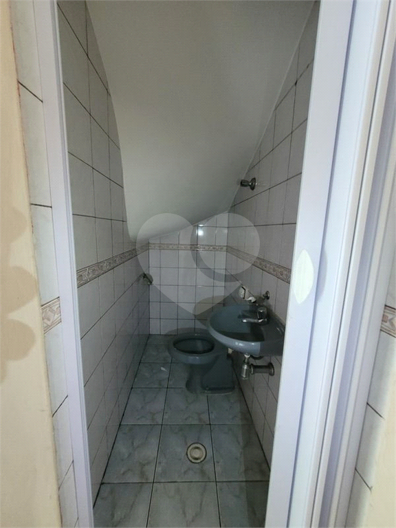 Casa pra locação com 2 dormitórios e 2 vagas no Tremembé