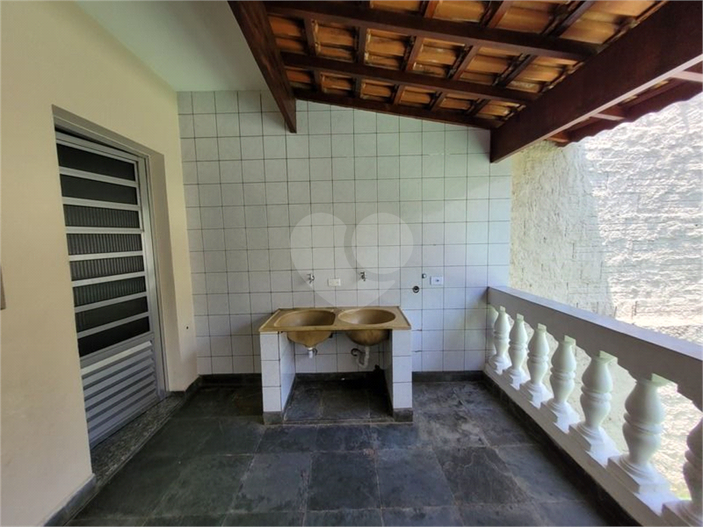 Casa pra locação com 2 dormitórios e 2 vagas no Tremembé