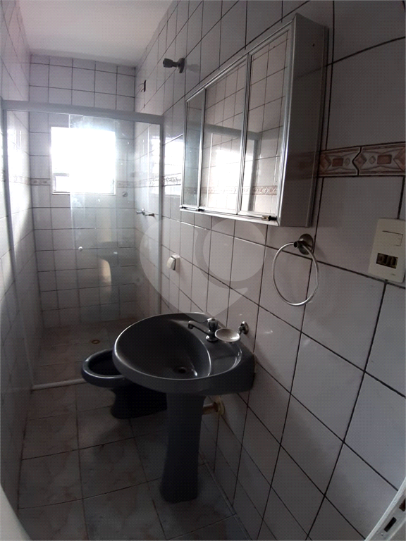 Casa pra locação com 2 dormitórios e 2 vagas no Tremembé