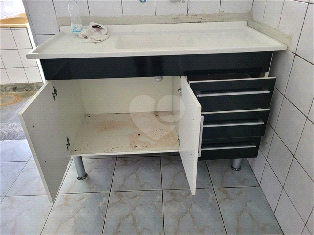 Casa pra locação com 2 dormitórios e 2 vagas no Tremembé