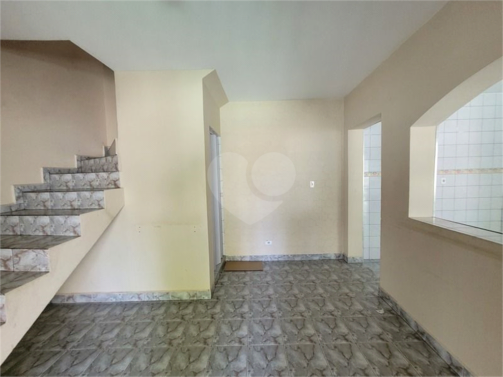 Casa pra locação com 2 dormitórios e 2 vagas no Tremembé