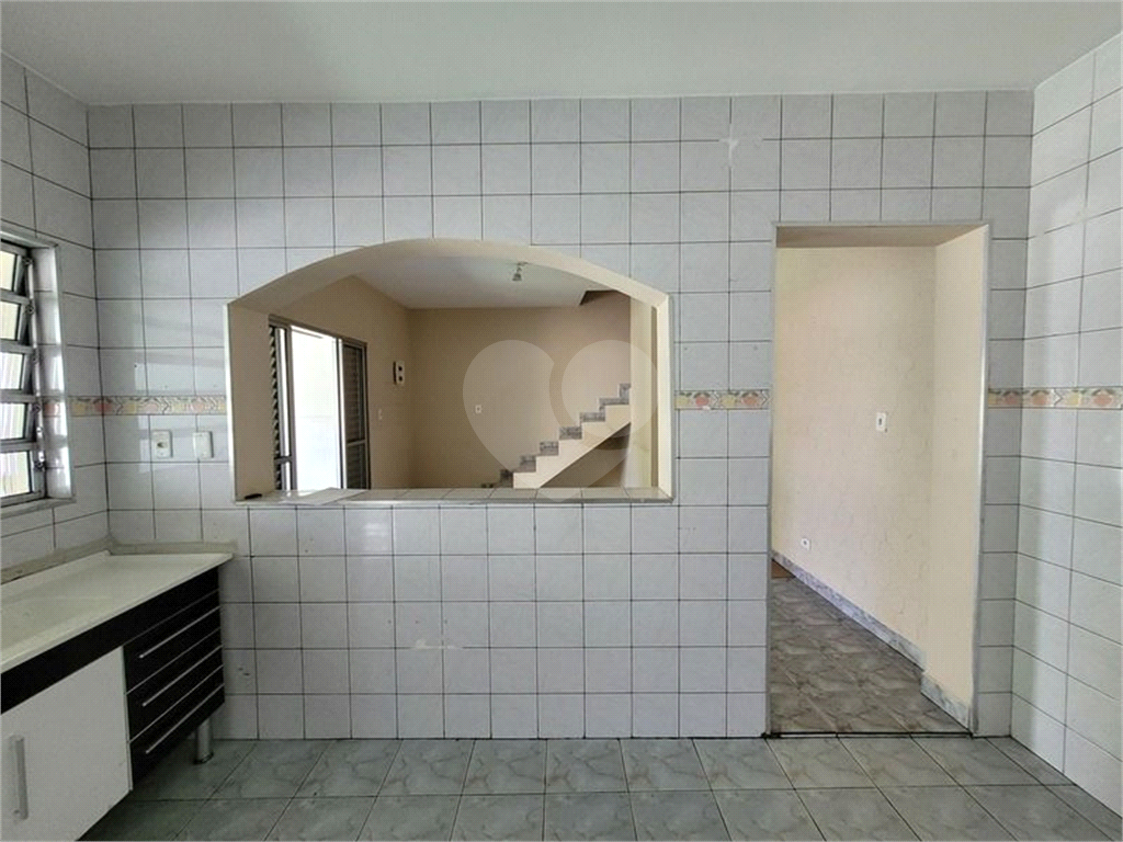 Casa pra locação com 2 dormitórios e 2 vagas no Tremembé