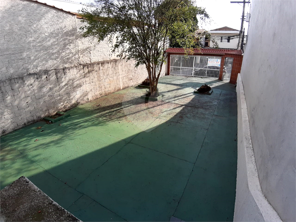 Casa pra locação com 2 dormitórios e 2 vagas no Tremembé