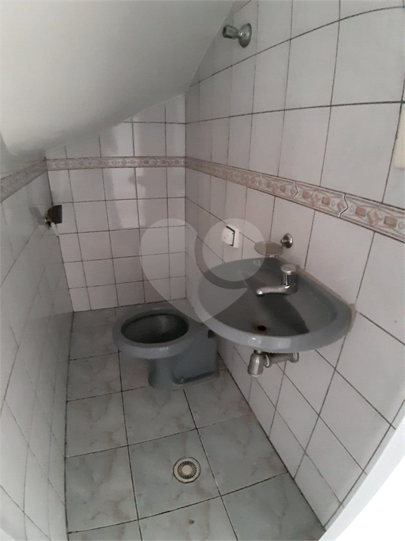 Casa pra locação com 2 dormitórios e 2 vagas no Tremembé