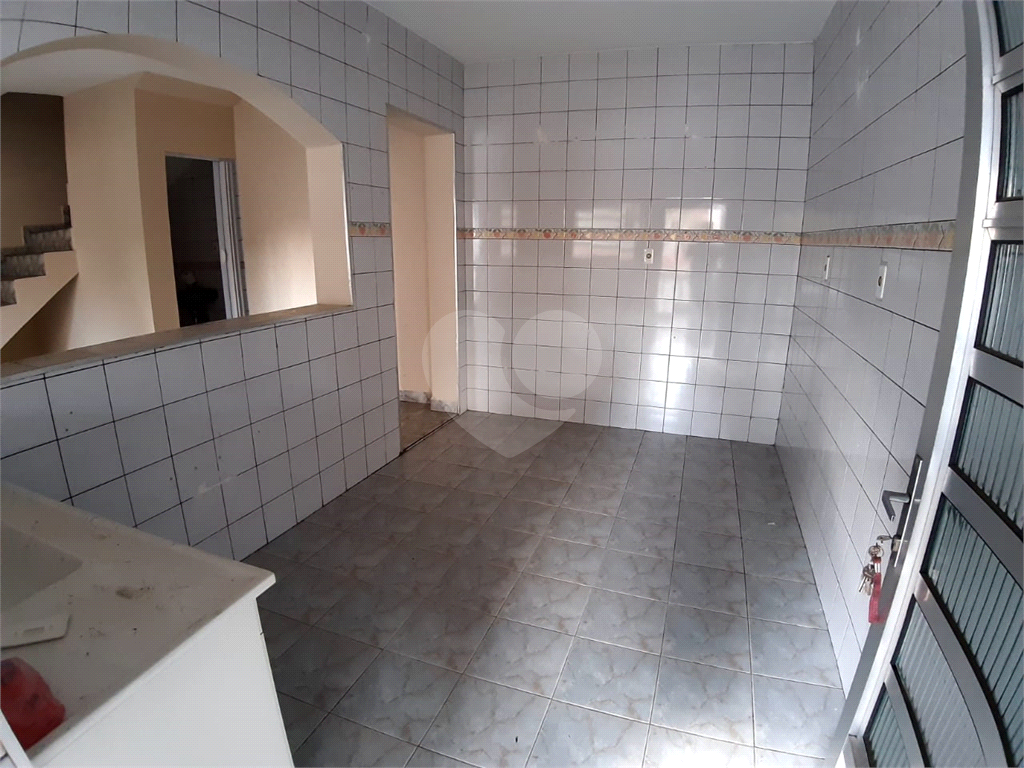 Casa pra locação com 2 dormitórios e 2 vagas no Tremembé