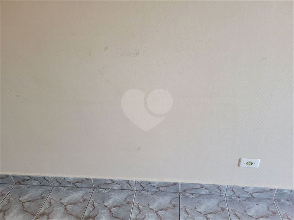 Casa pra locação com 2 dormitórios e 2 vagas no Tremembé