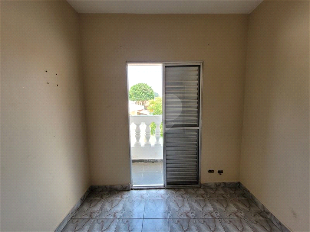 Casa pra locação com 2 dormitórios e 2 vagas no Tremembé