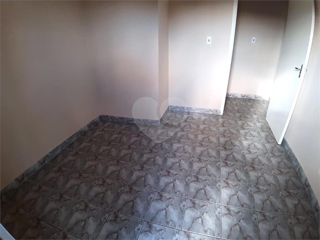 Casa pra locação com 2 dormitórios e 2 vagas no Tremembé