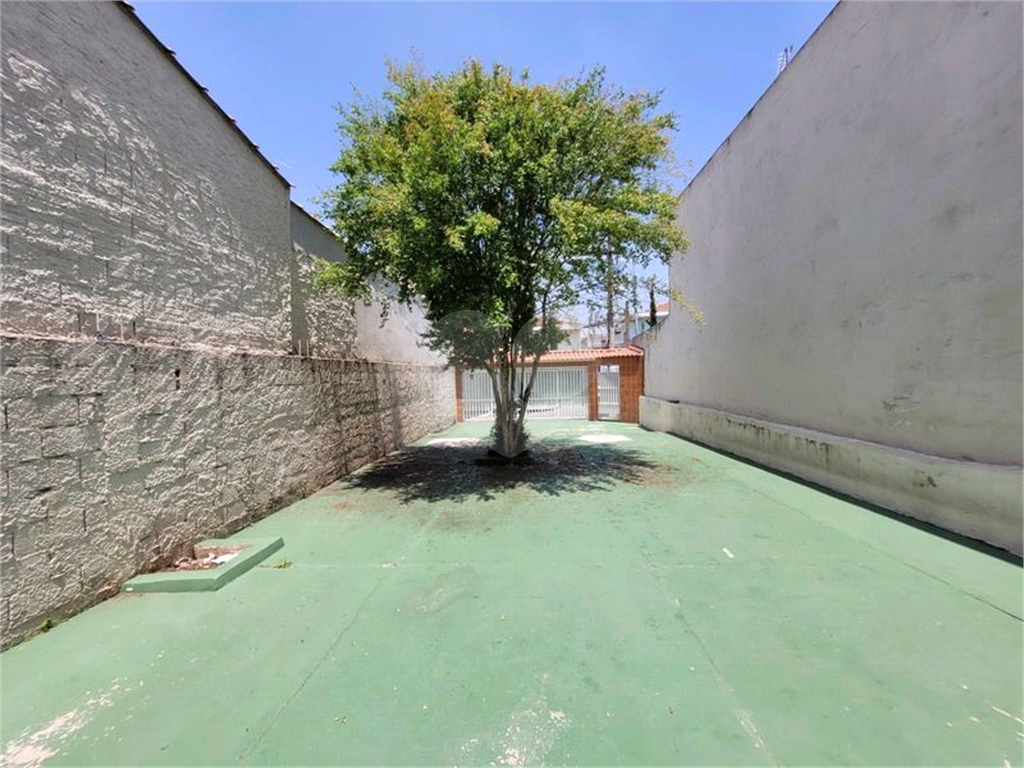 Casa pra locação com 2 dormitórios e 2 vagas no Tremembé