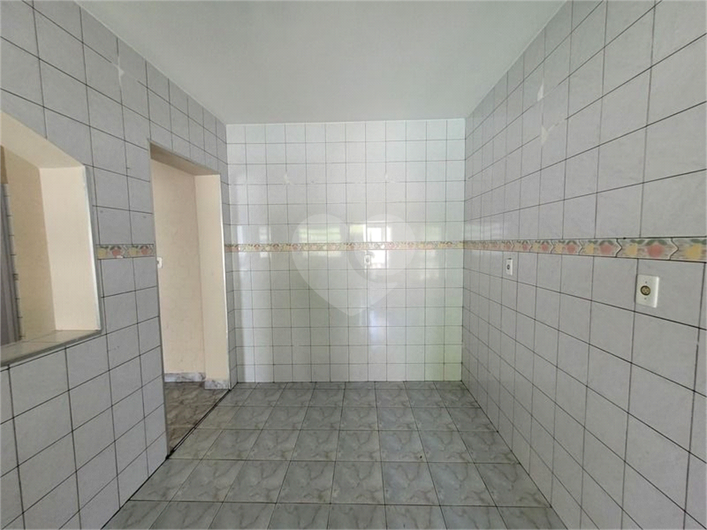 Casa pra locação com 2 dormitórios e 2 vagas no Tremembé