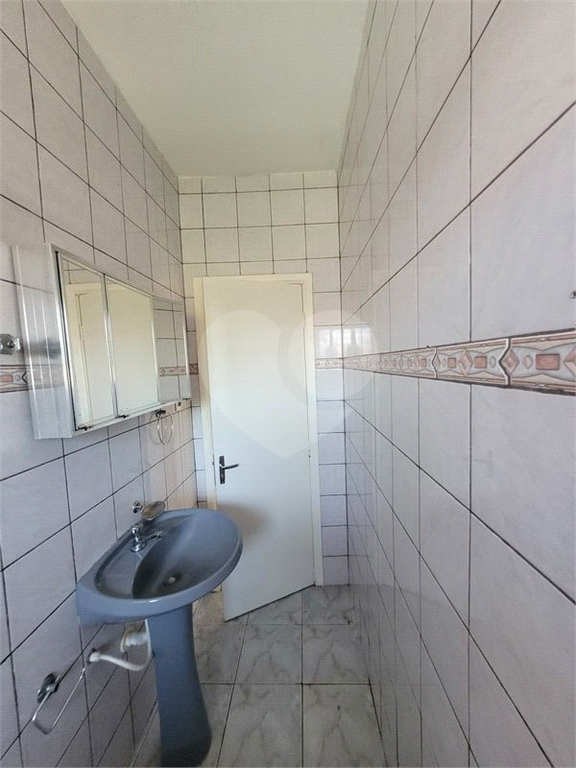 Casa pra locação com 2 dormitórios e 2 vagas no Tremembé