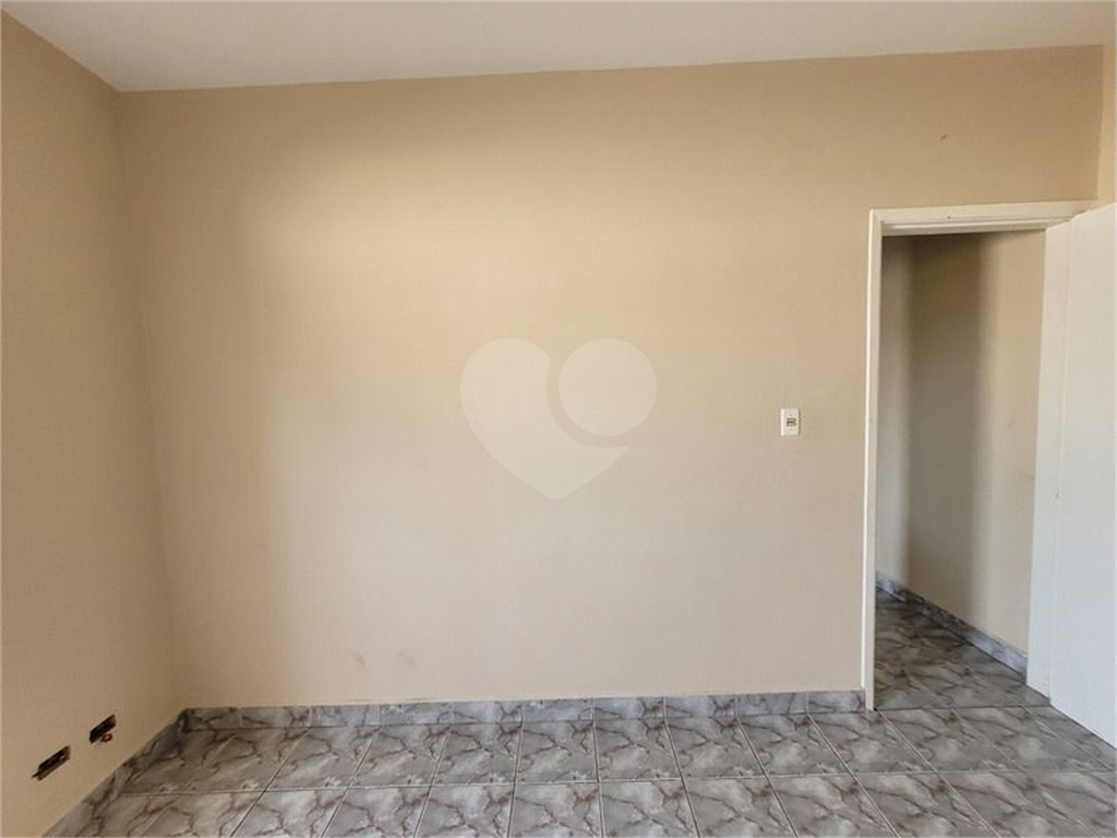 Casa pra locação com 2 dormitórios e 2 vagas no Tremembé