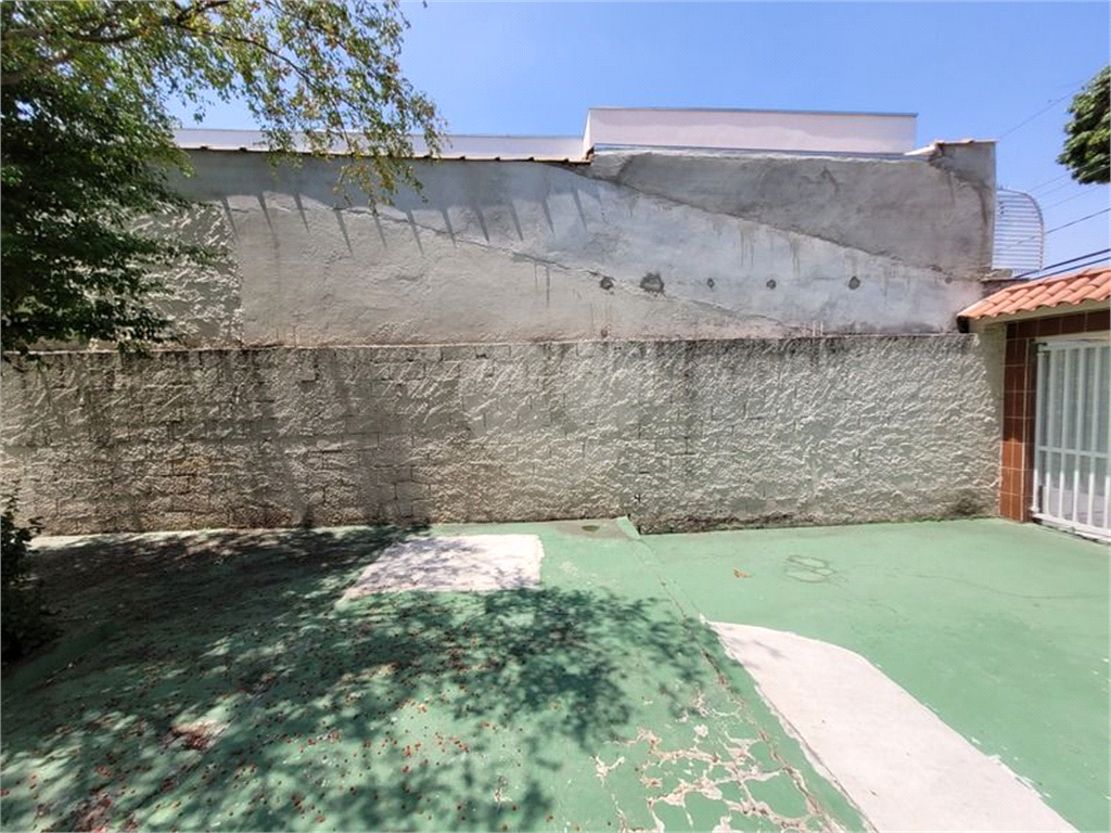 Casa pra locação com 2 dormitórios e 2 vagas no Tremembé