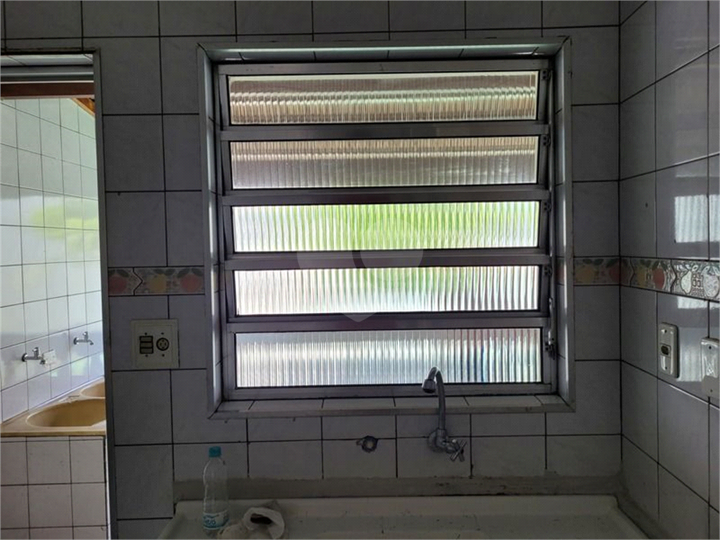 Casa pra locação com 2 dormitórios e 2 vagas no Tremembé