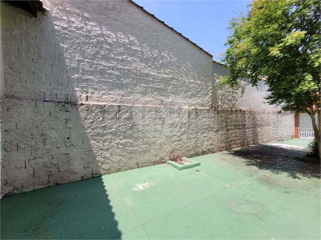 Casa pra locação com 2 dormitórios e 2 vagas no Tremembé