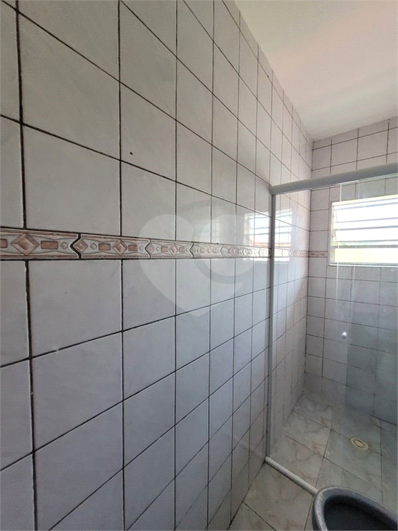 Casa pra locação com 2 dormitórios e 2 vagas no Tremembé