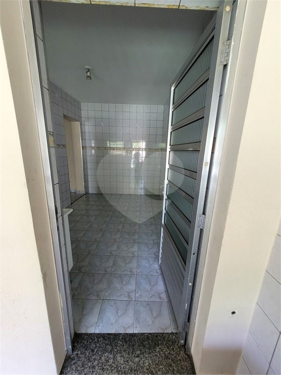 Casa pra locação com 2 dormitórios e 2 vagas no Tremembé