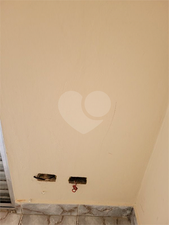 Casa pra locação com 2 dormitórios e 2 vagas no Tremembé