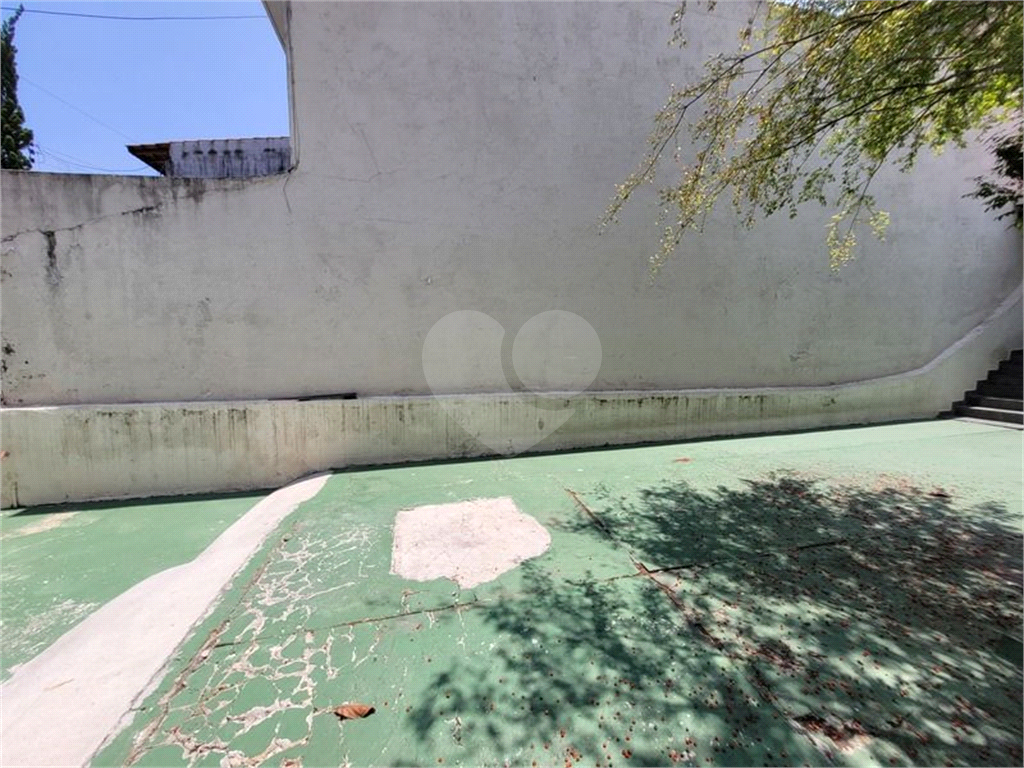 Casa pra locação com 2 dormitórios e 2 vagas no Tremembé