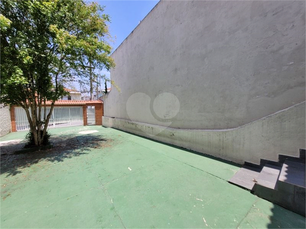 Casa pra locação com 2 dormitórios e 2 vagas no Tremembé