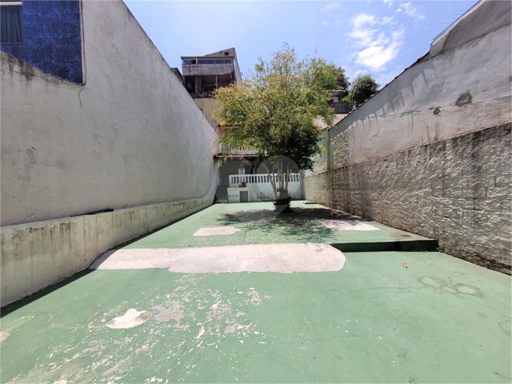 Casa pra locação com 2 dormitórios e 2 vagas no Tremembé