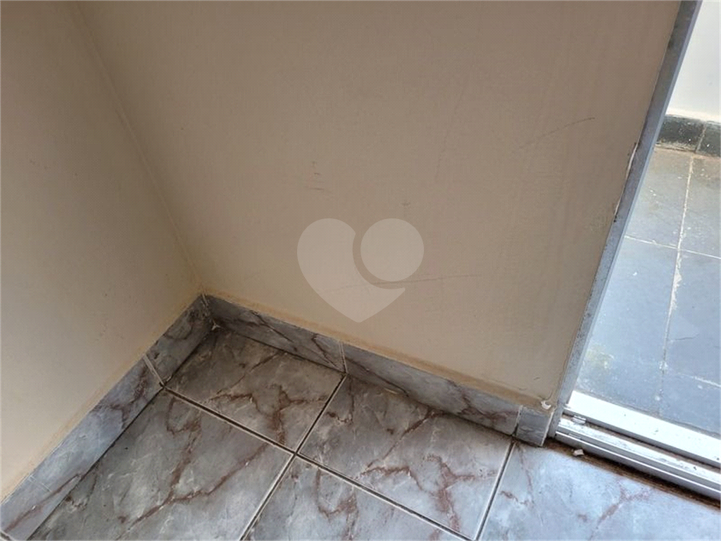 Casa pra locação com 2 dormitórios e 2 vagas no Tremembé