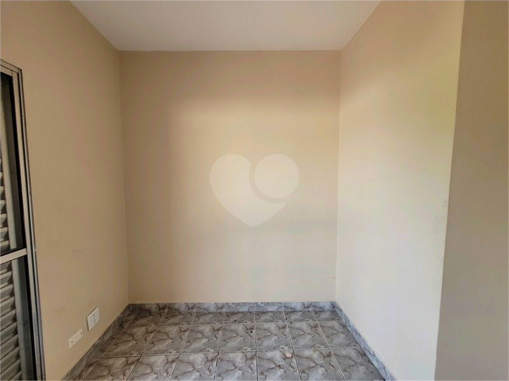 Casa pra locação com 2 dormitórios e 2 vagas no Tremembé