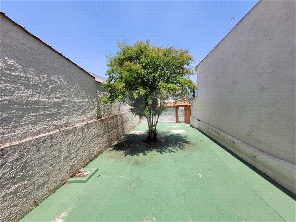 Casa pra locação com 2 dormitórios e 2 vagas no Tremembé