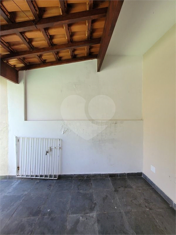 Casa pra locação com 2 dormitórios e 2 vagas no Tremembé