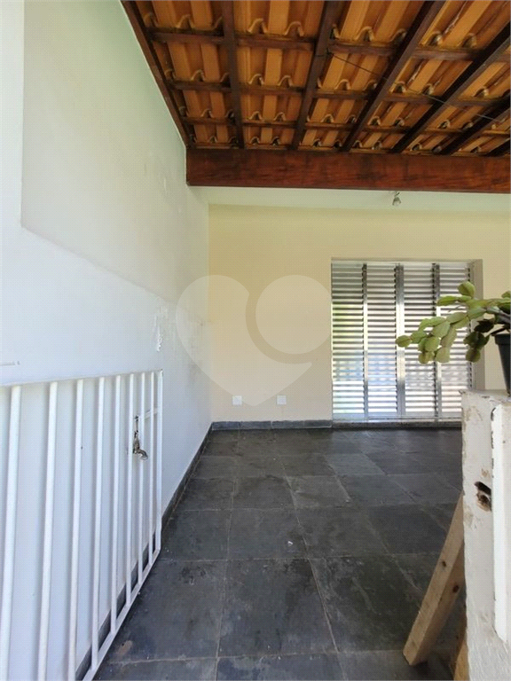 Casa pra locação com 2 dormitórios e 2 vagas no Tremembé