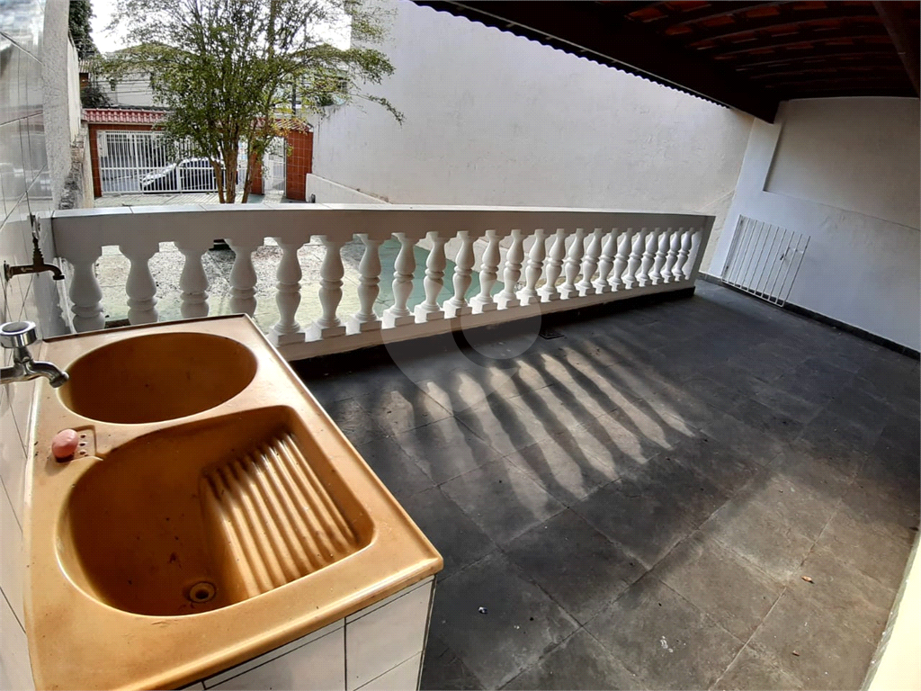 Casa pra locação com 2 dormitórios e 2 vagas no Tremembé