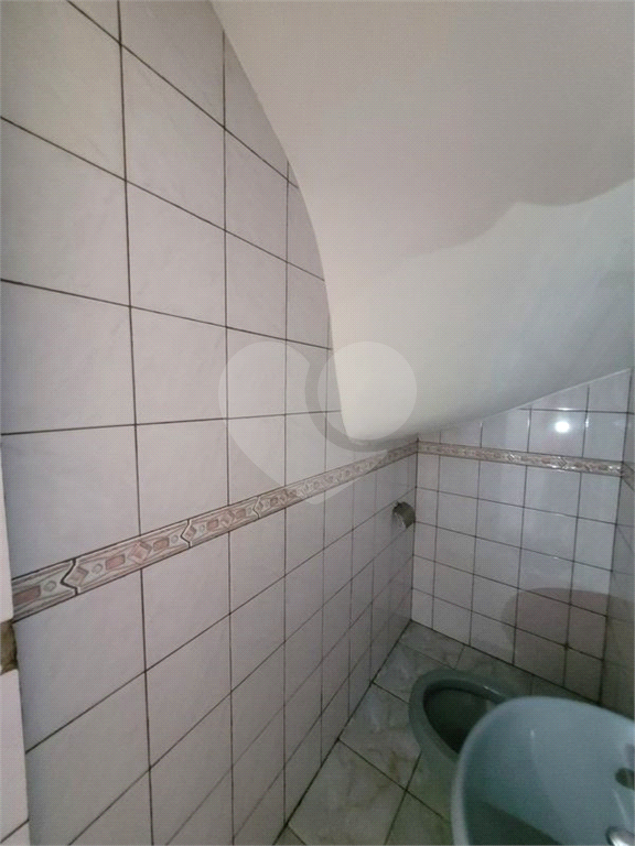 Casa pra locação com 2 dormitórios e 2 vagas no Tremembé