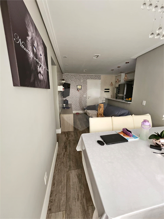 Maravilhoso apartamento todo com mobília de muito bom gosto. 
