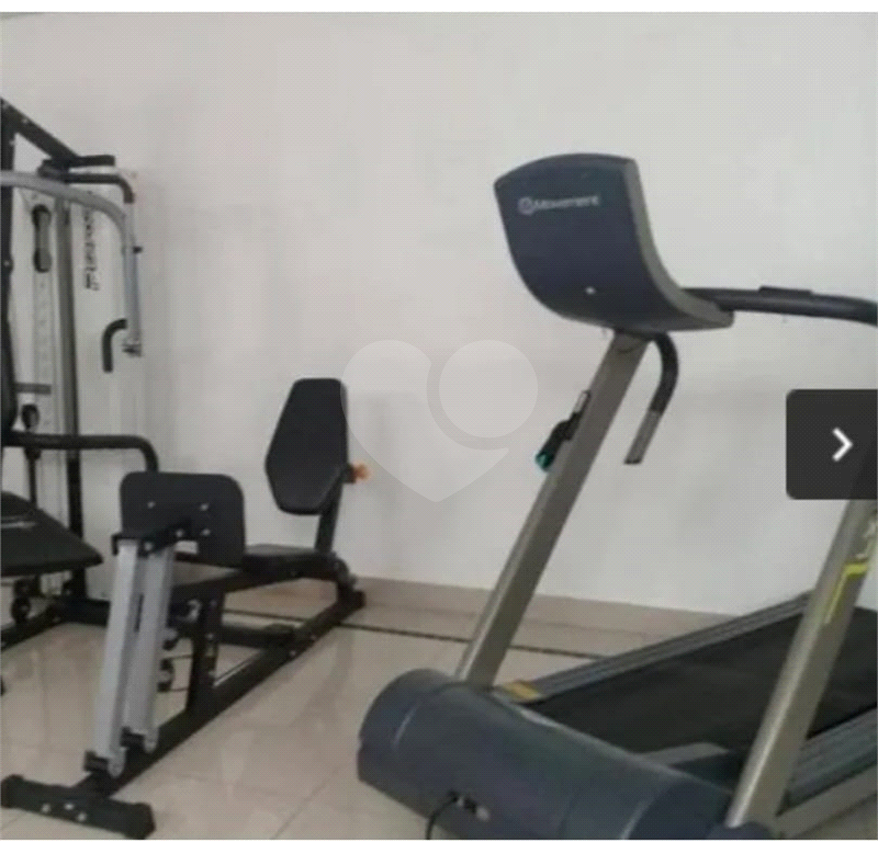 Maravilhoso apartamento todo com mobília de muito bom gosto. 