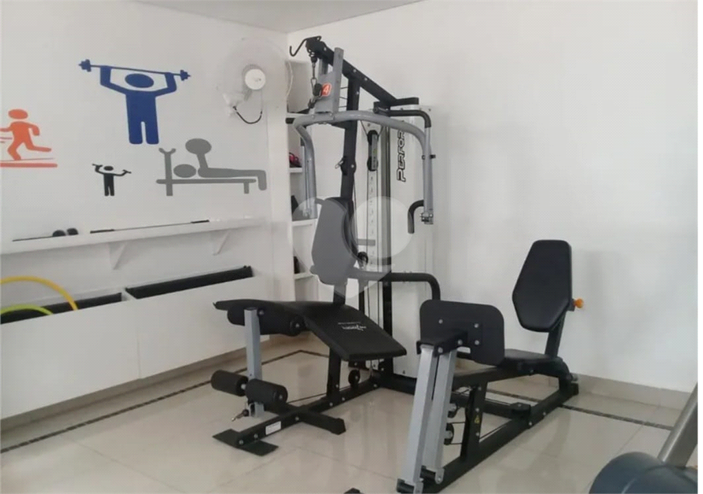 Maravilhoso apartamento todo com mobília de muito bom gosto. 