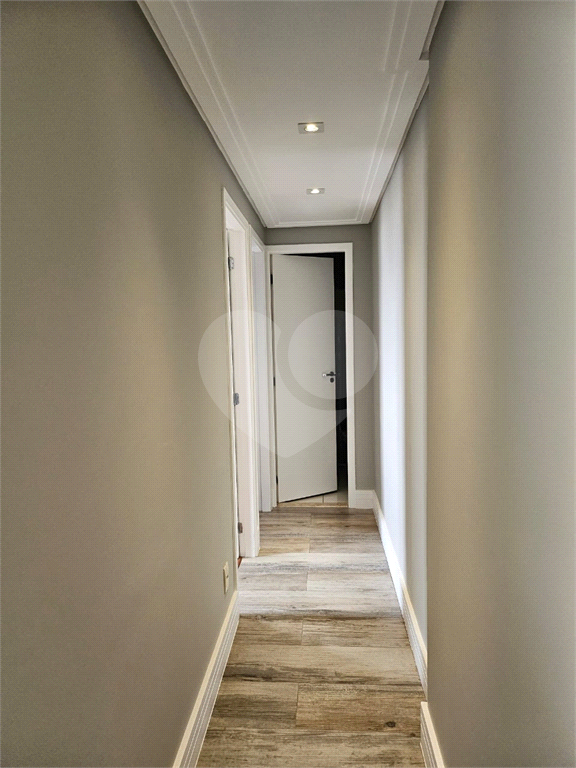 Maravilhoso apartamento todo com mobília de muito bom gosto. 