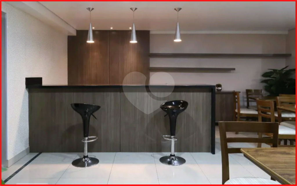 Maravilhoso apartamento todo com mobília de muito bom gosto. 