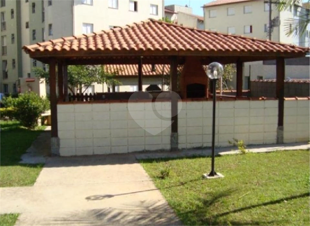 Vende-se apartamento em Cotia